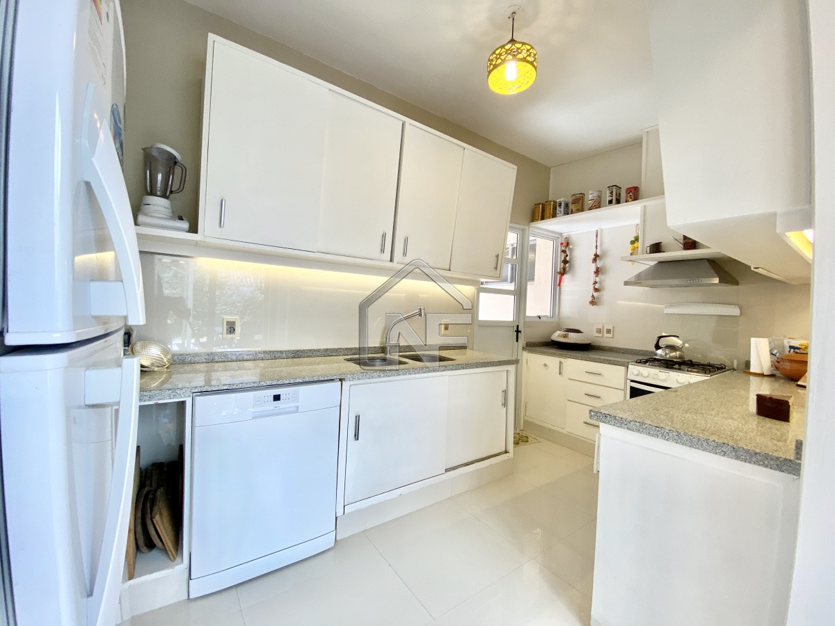 Casa ID.237 - Casa Alquiler 4 dormitorios más dependencia Brava Punta del Este 