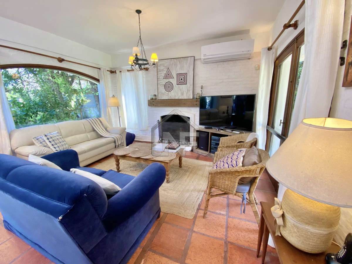 Casa ID.236 - Casa Alquiler Temporada 4 dormitorios Rincón del Indio Brava Punta del Este 