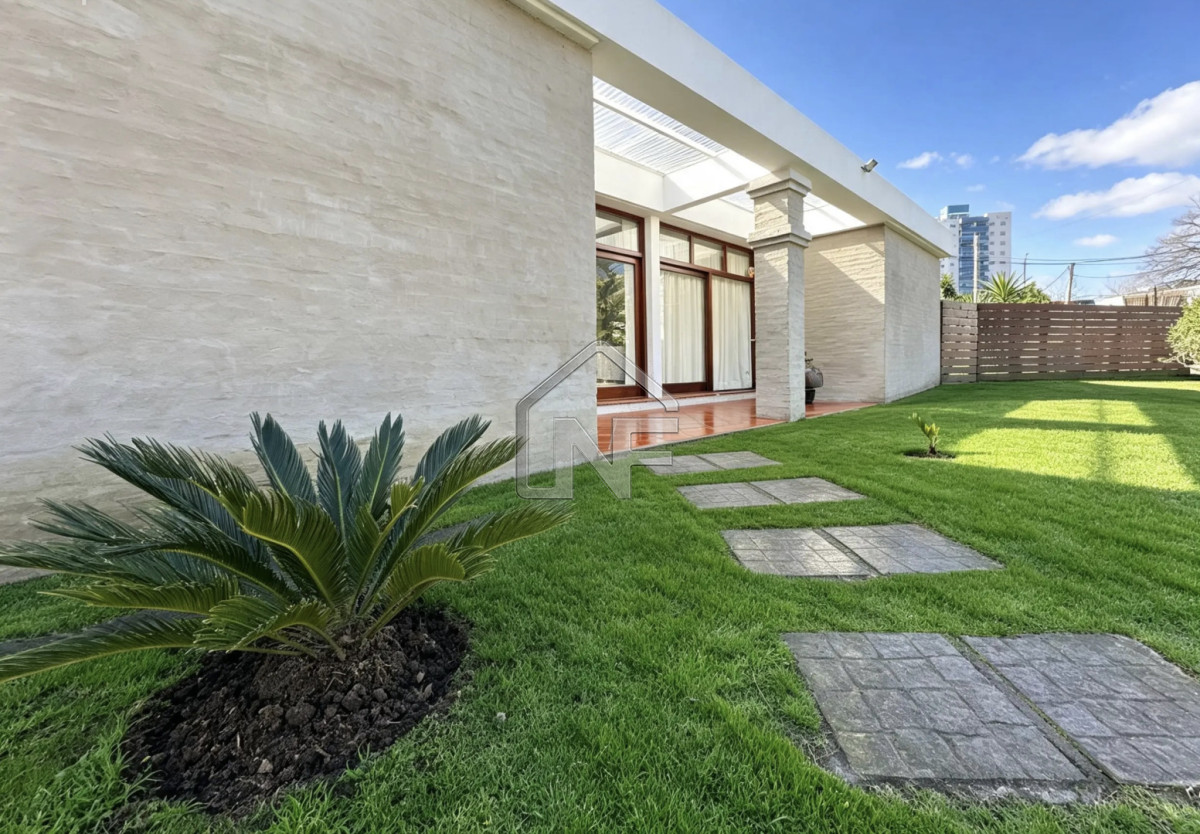 Casa ID.238 - Casa Alquiler de temporada 3 dormitorios, Mansa, Punta del Este