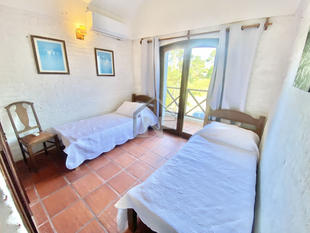 Casa ID.236 - Casa Alquiler Temporada 4 dormitorios Rincón del Indio Brava Punta del Este 