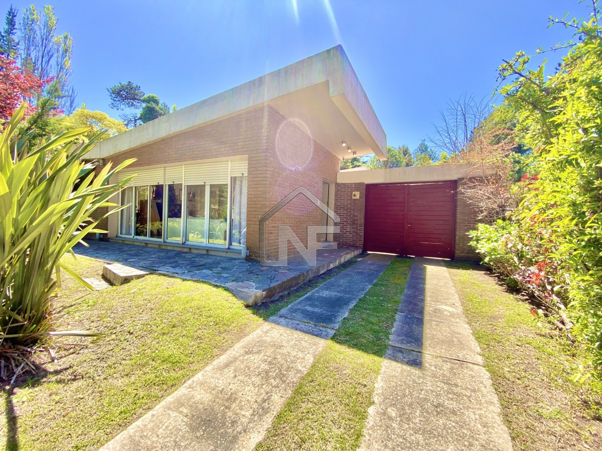 Casa ID.237 - Casa Alquiler 4 dormitorios más dependencia Brava Punta del Este 