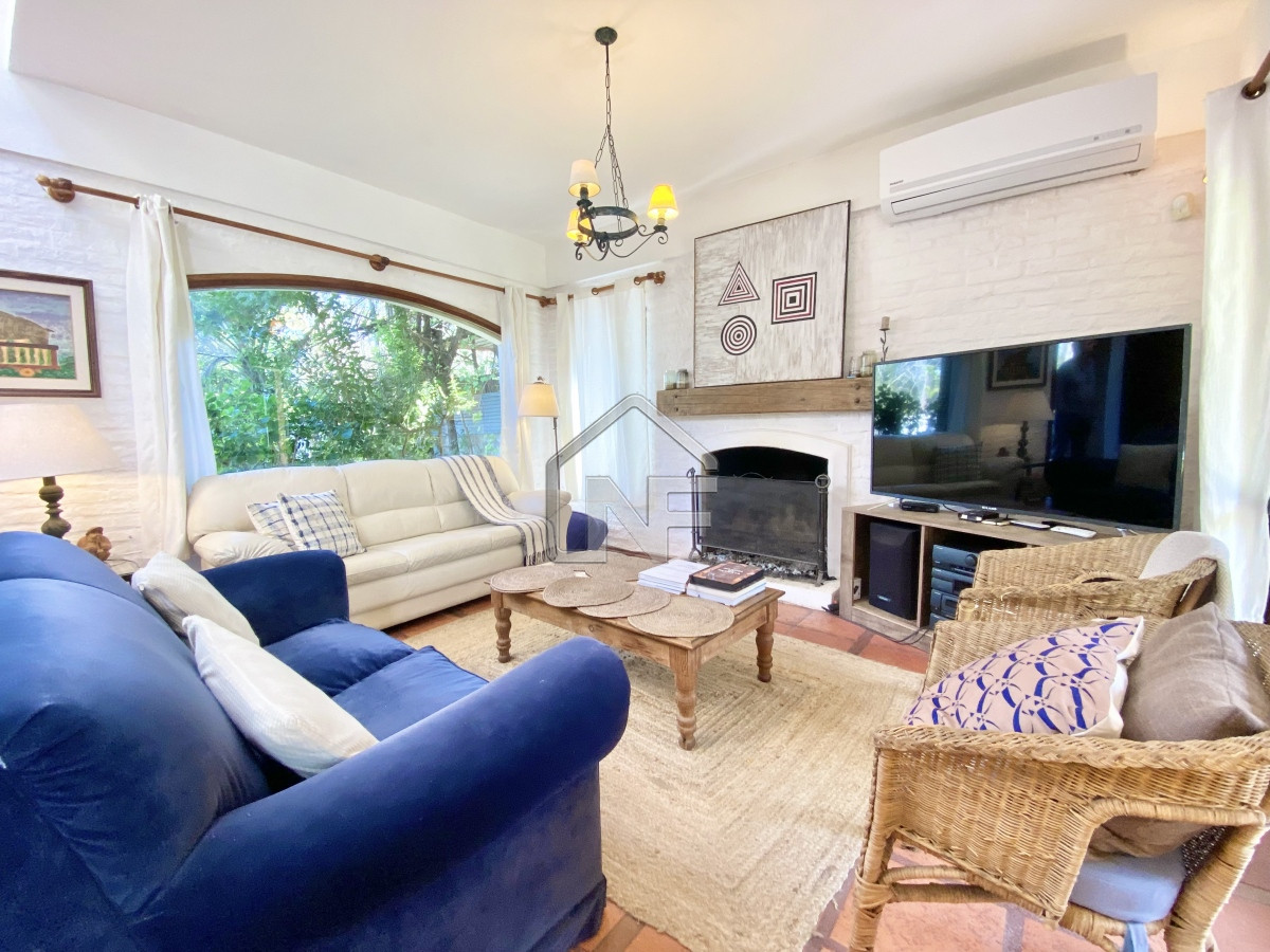 Casa ID.236 - Casa Alquiler Temporada 4 dormitorios Rincón del Indio Brava Punta del Este 