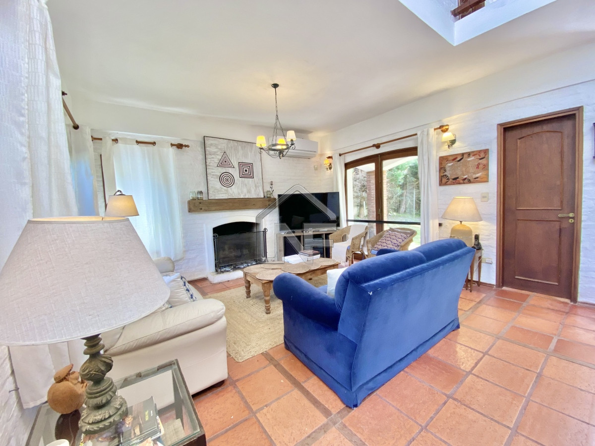 Casa ID.236 - Casa Alquiler Temporada 4 dormitorios Rincón del Indio Brava Punta del Este 