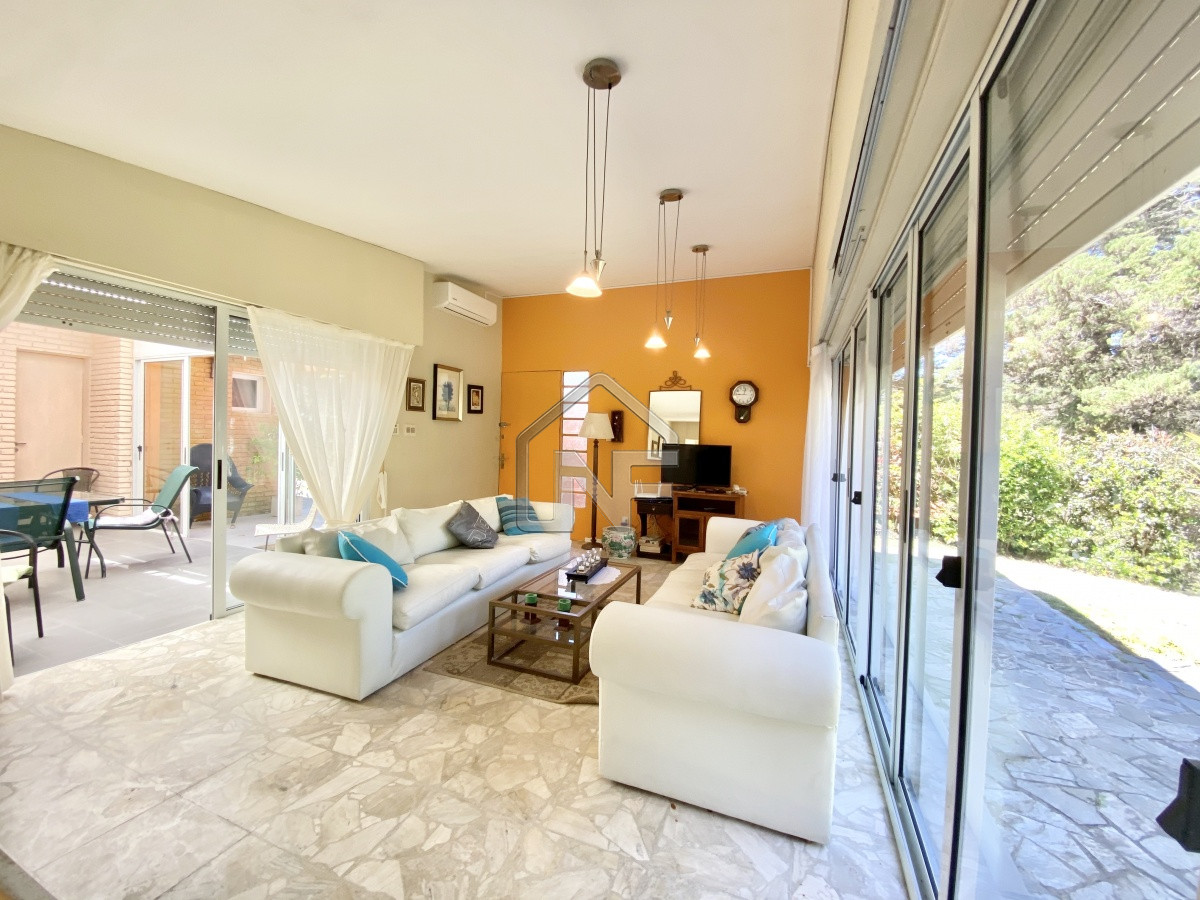 Casa ID.237 - Casa Alquiler 4 dormitorios más dependencia Brava Punta del Este 