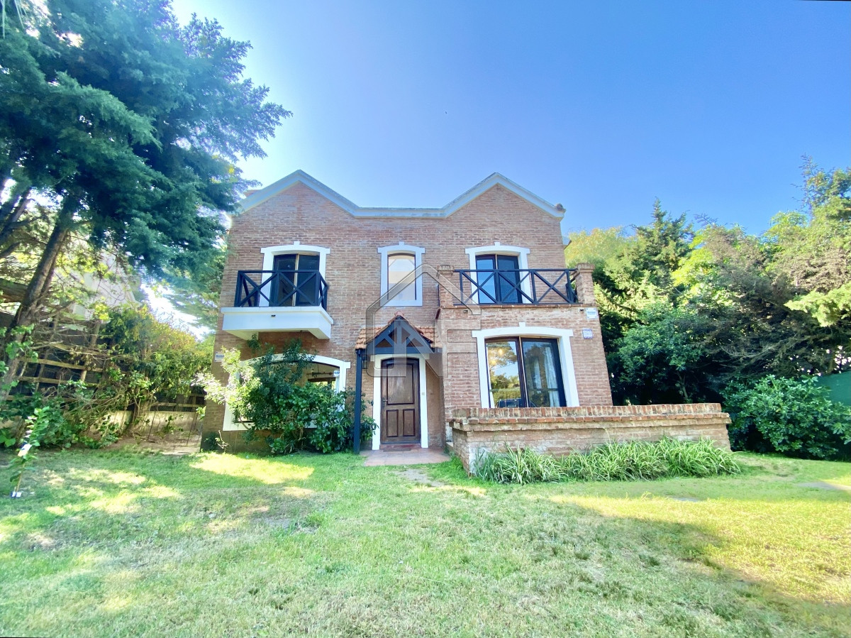 Casa ID.236 - Casa Alquiler Temporada 4 dormitorios Rincón del Indio Brava Punta del Este 