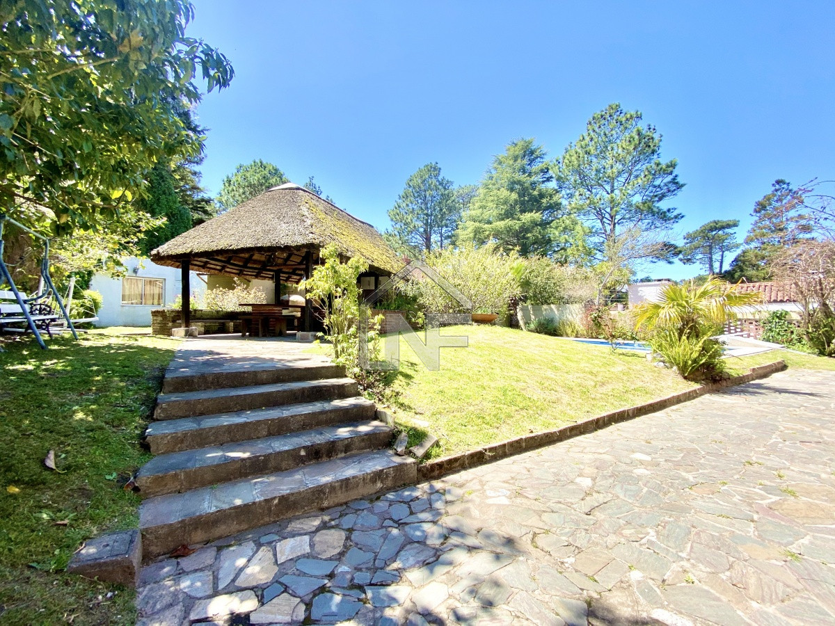 Casa ID.237 - Casa Alquiler 4 dormitorios más dependencia Brava Punta del Este 