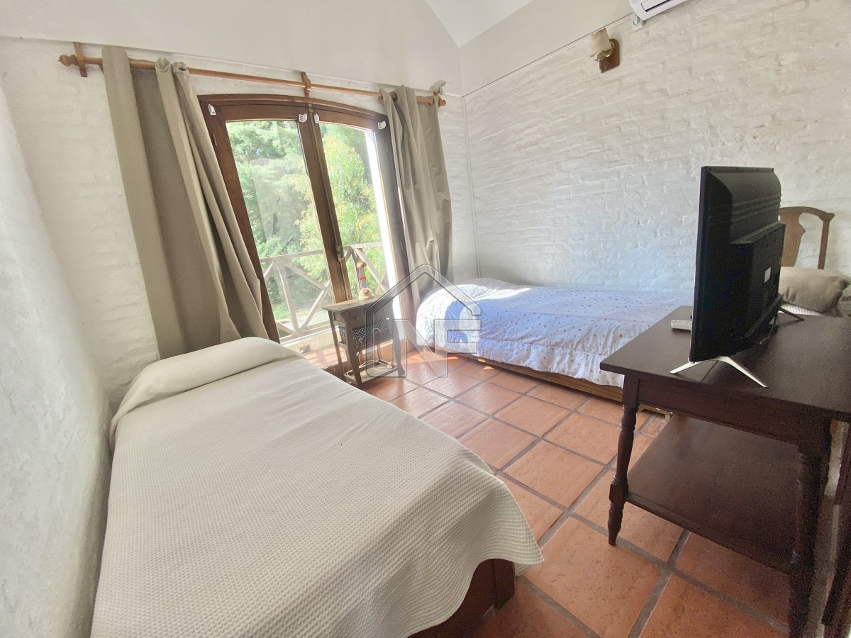 Casa ID.236 - Casa Alquiler Temporada 4 dormitorios Rincón del Indio Brava Punta del Este 