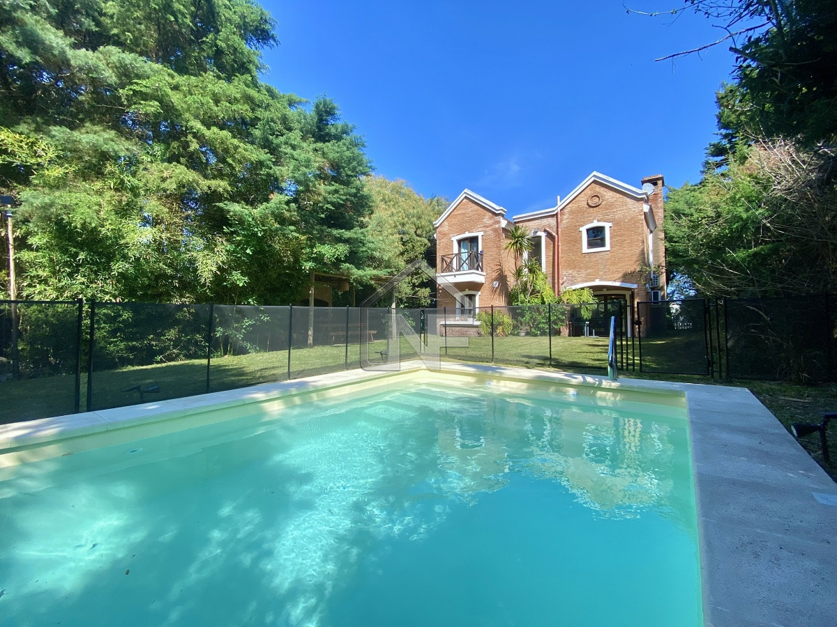 Casa ID.236 - Casa Alquiler Temporada 4 dormitorios Rincón del Indio Brava Punta del Este 