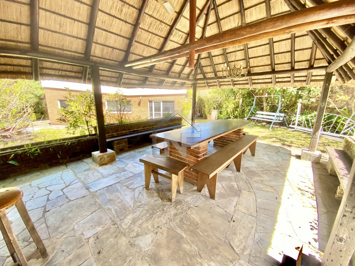 Casa ID.237 - Casa Alquiler 4 dormitorios más dependencia Brava Punta del Este 