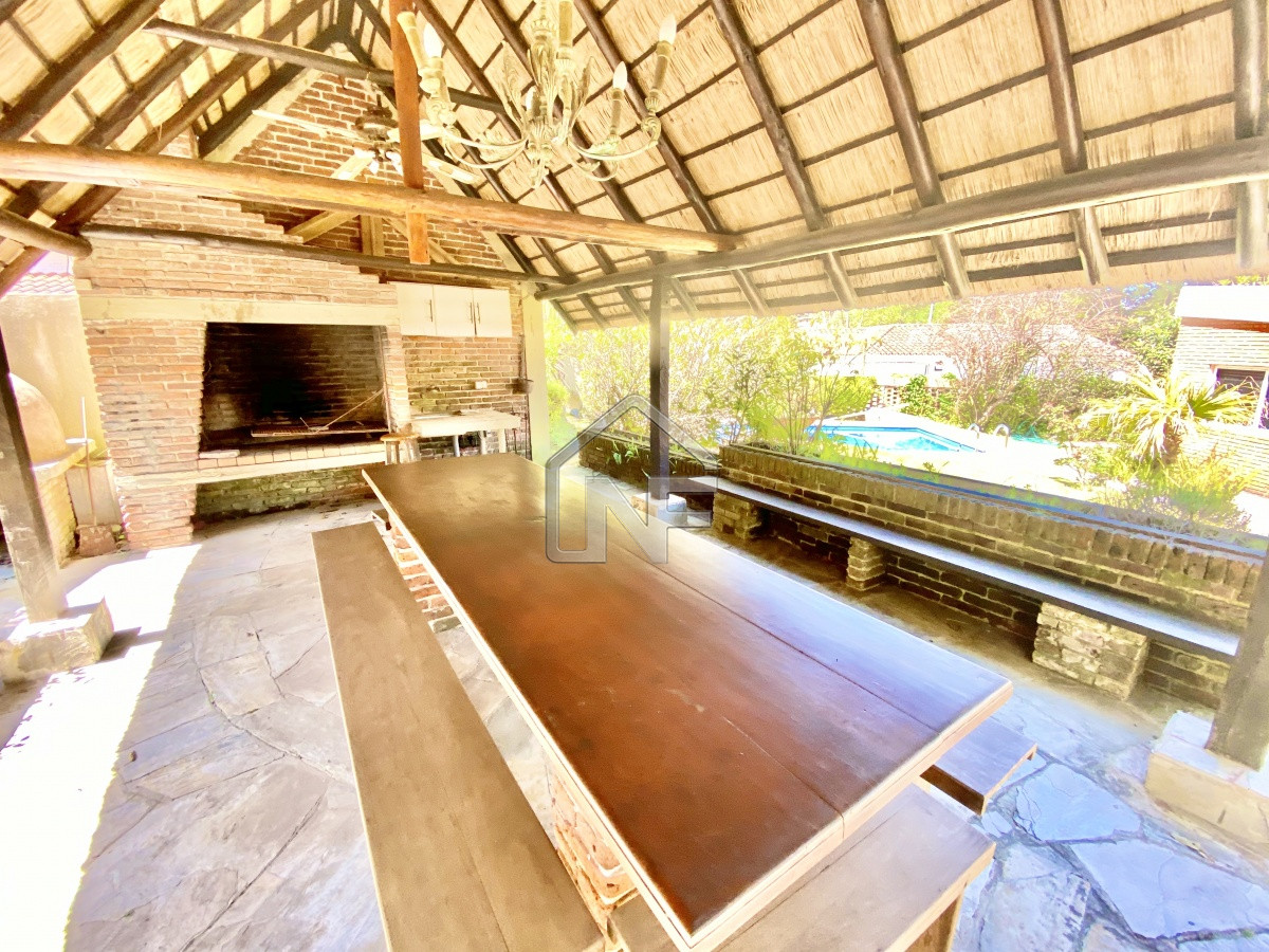 Casa ID.237 - Casa Alquiler 4 dormitorios más dependencia Brava Punta del Este 