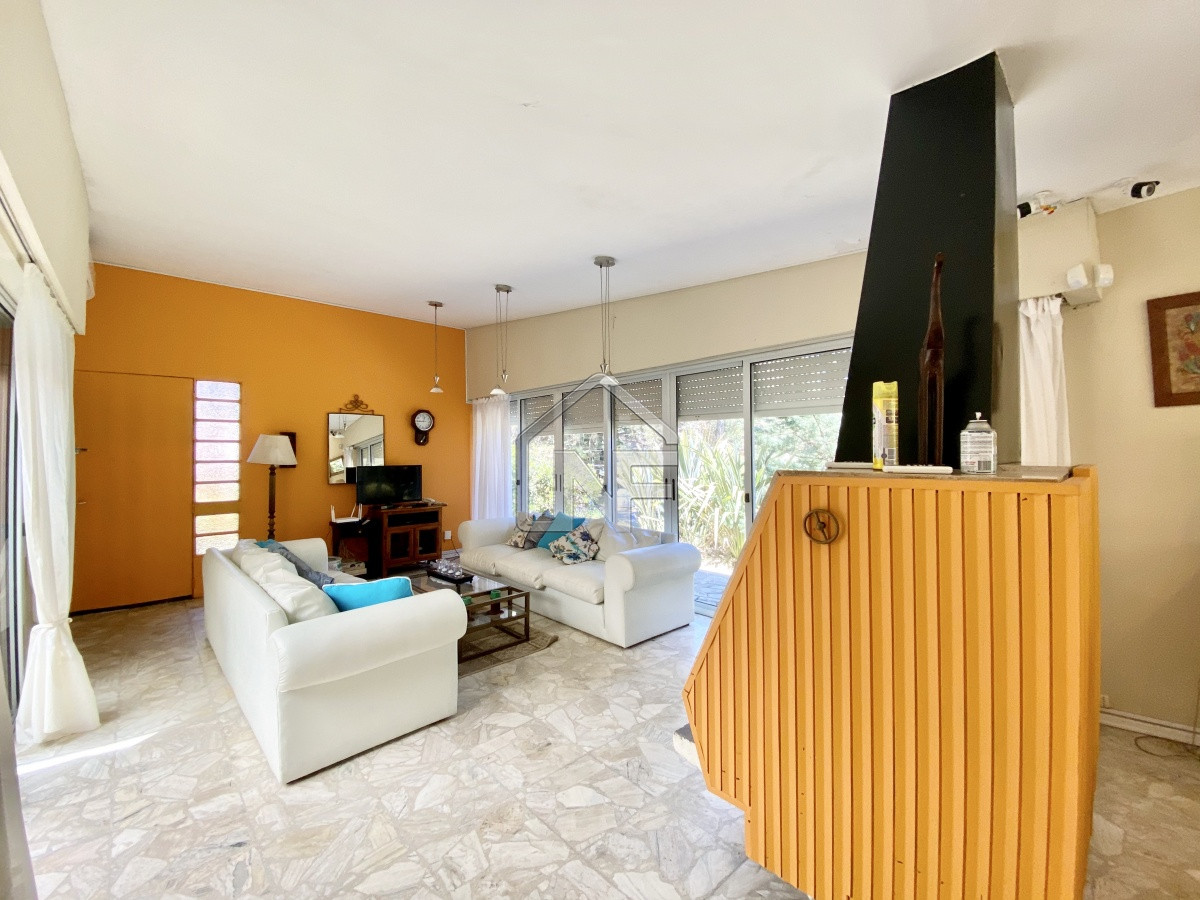 Casa ID.237 - Casa Alquiler 4 dormitorios más dependencia Brava Punta del Este 