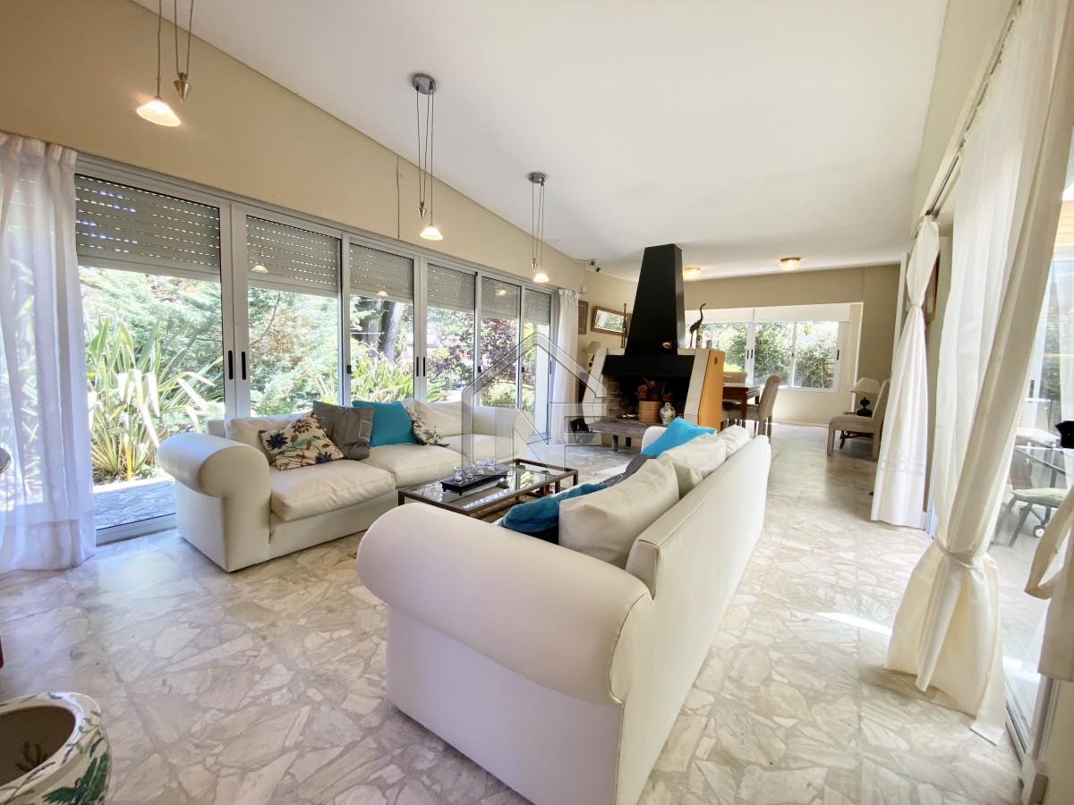 Casa ID.237 - Casa Alquiler 4 dormitorios más dependencia Brava Punta del Este 