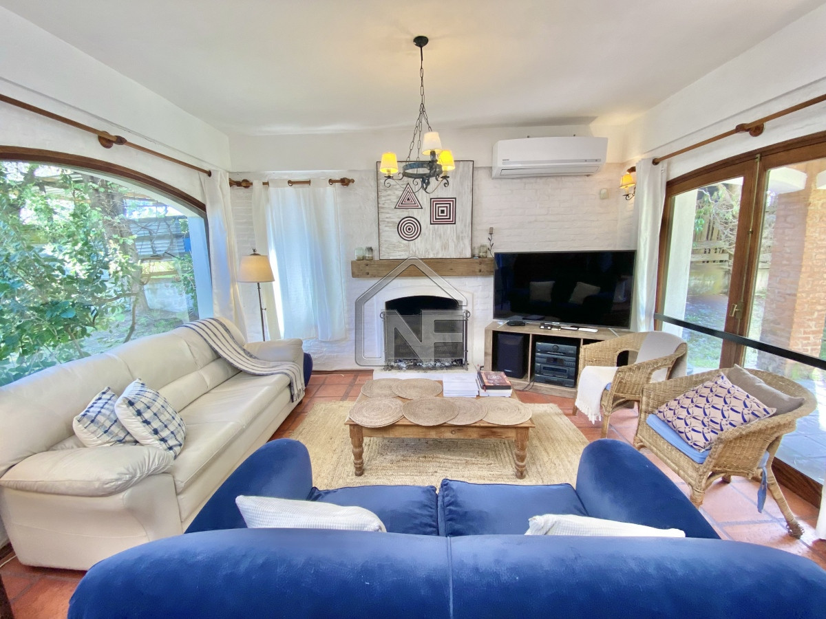 Casa ID.236 - Casa Alquiler Temporada 4 dormitorios Rincón del Indio Brava Punta del Este 