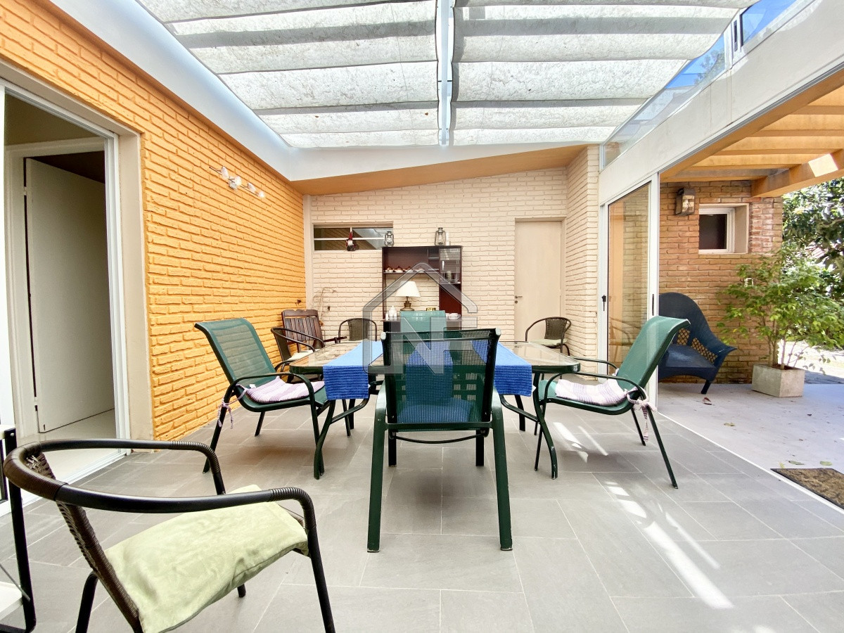 Casa ID.237 - Casa Alquiler 4 dormitorios más dependencia Brava Punta del Este 
