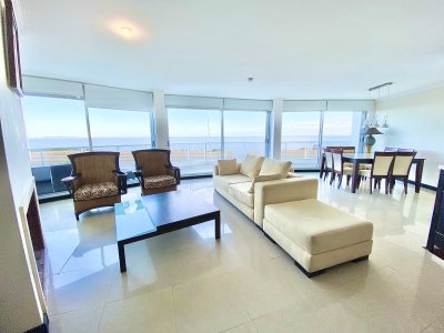 Apartamento frente a playa mansa, espectacular!! 