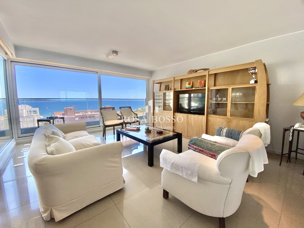 Apartamento Alquiler 2 dormitorios y dependencia de servicio Mansa Punta del Este