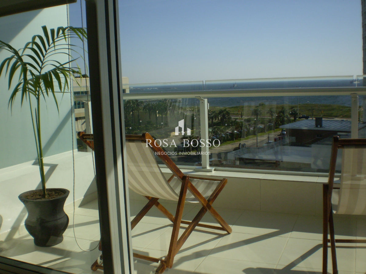 VENTA, Apartamento, 2 dormitorios y garaje, Punta del Este, Uruguay