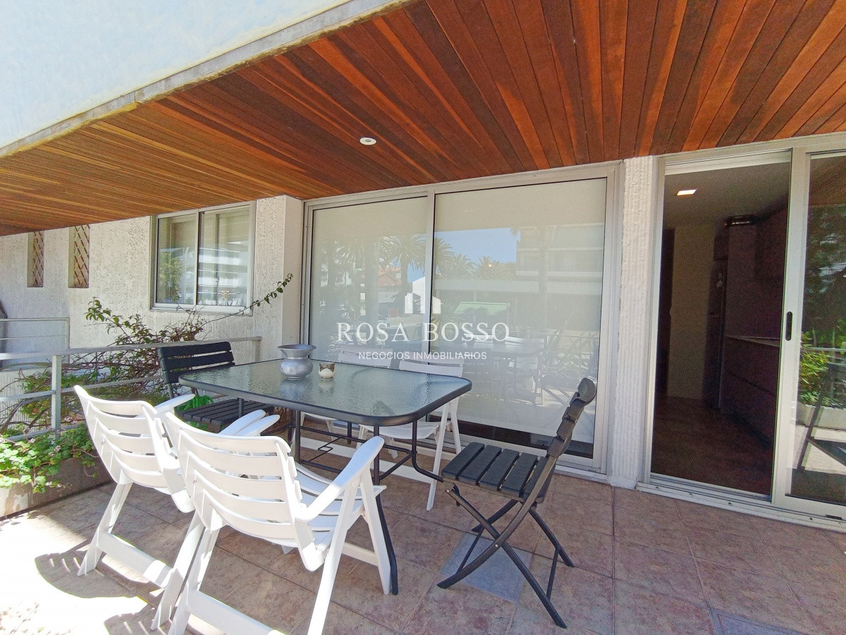 VENTA, Apartamento, 2 dormitorios, Península, Punta del Este, Uruguay - RBS391A