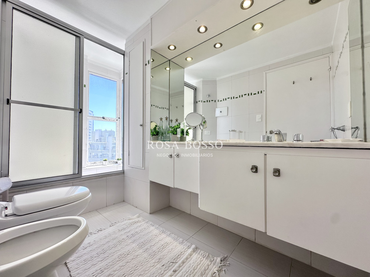 Apartamento ID.2568 - Venta Apartamento 2 dormitorios Punta del Este Brava piso alto