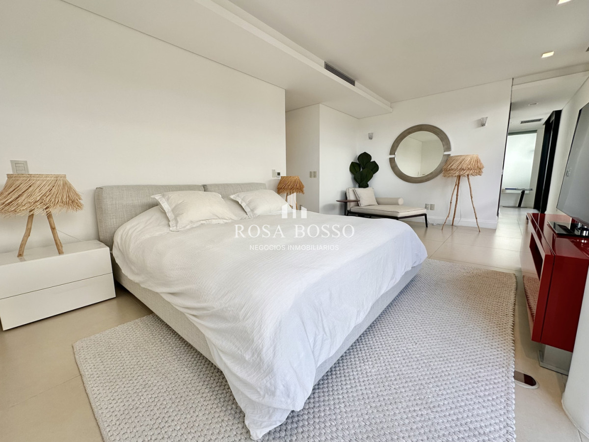 Apartamento ID.9882 - Apartamento en Alquiler Exclusivo 4 Dormitorios Península, Punta del Este