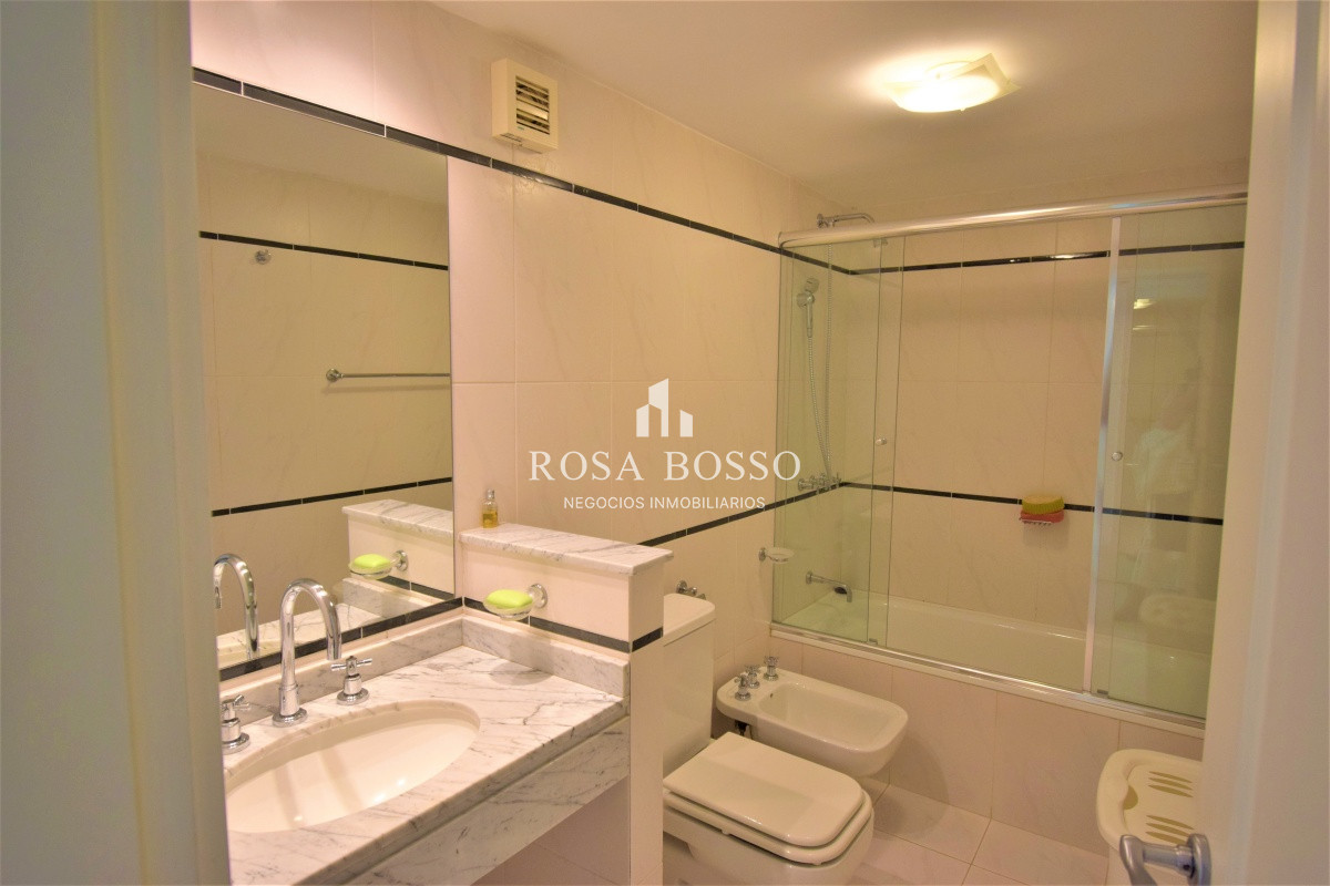 Apartamento ID.4976 - Apto, con hermosa ubicación, cerquita de todo, conrad, gorlero, playa, certros comerciales y más. 