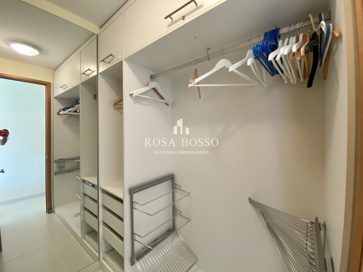 Apartamento ID.2197 - Apartamento, Venta, 2 dormitorios, Mansa, Punta del Este, piso alto