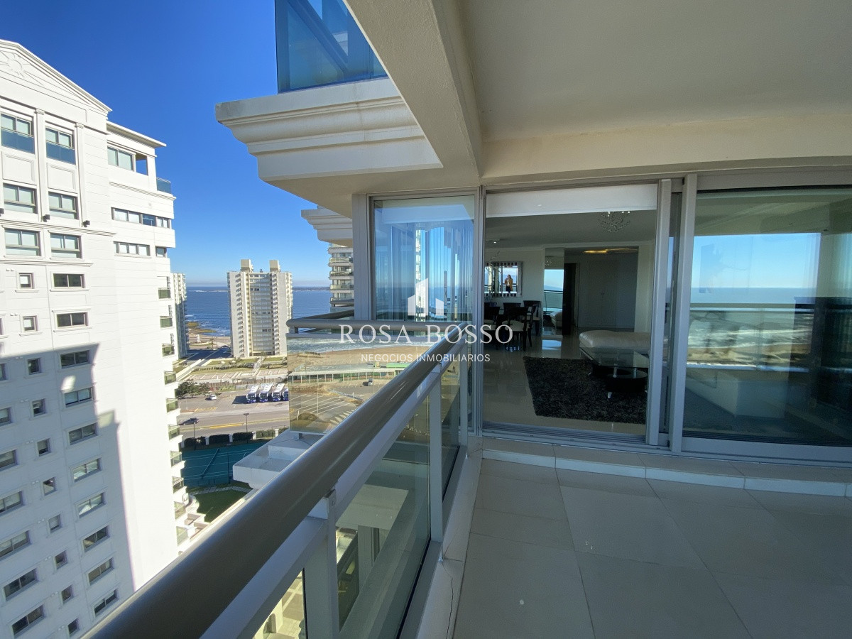 Apartamento ID.5741 - Apartamento 4 dormitorios  Garaje  vista Playa Brava  Punta del Este, Uruguay