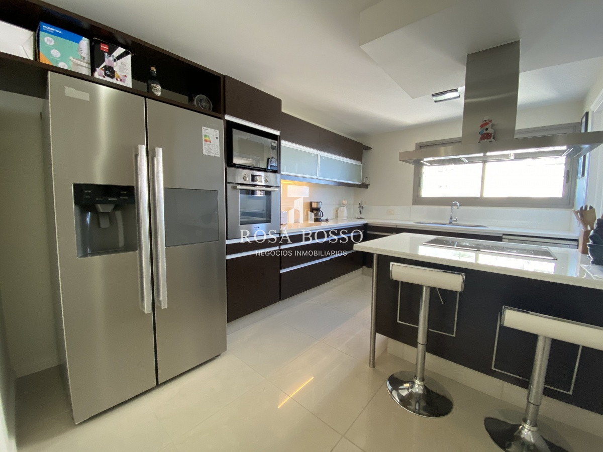 Apartamento ID.5741 - Apartamento 4 dormitorios  Garaje  vista Playa Brava  Punta del Este, Uruguay