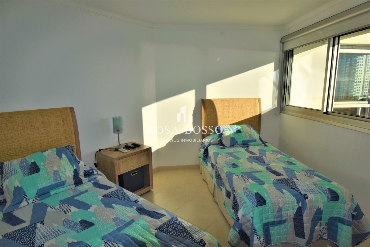 Apartamento ID.4976 - Apto, con hermosa ubicación, cerquita de todo, conrad, gorlero, playa, certros comerciales y más. 