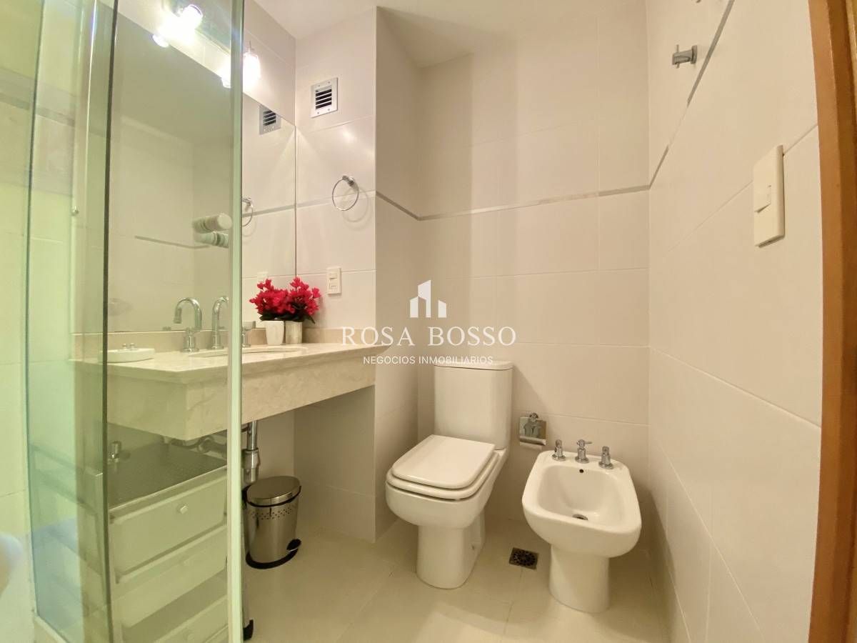 Apartamento ID.2197 - Apartamento, Venta, 2 dormitorios, Mansa, Punta del Este, piso alto