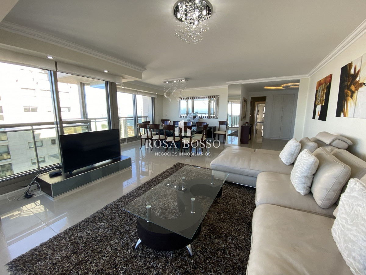 Apartamento ID.5741 - Apartamento 4 dormitorios  Garaje  vista Playa Brava  Punta del Este, Uruguay