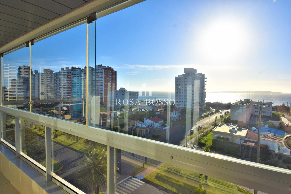 Apartamento ID.4976 - Apto, con hermosa ubicación, cerquita de todo, conrad, gorlero, playa, certros comerciales y más. 