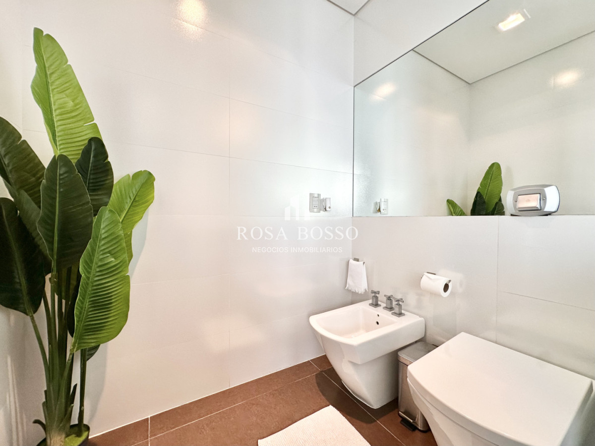 Apartamento ID.9882 - Apartamento en Alquiler Exclusivo 4 Dormitorios Península, Punta del Este