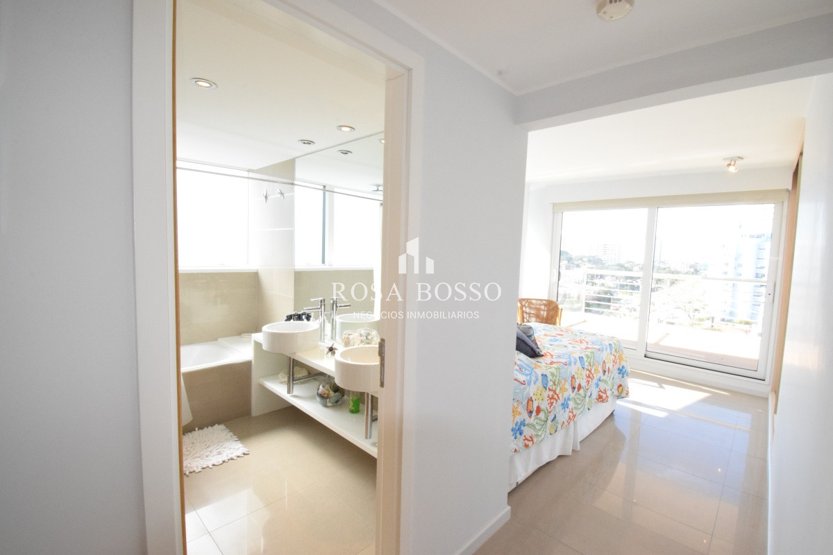 Apartamento ID.5040 - Apartamento, Venta, 3 dormitorios, Punta del Este, Mansa