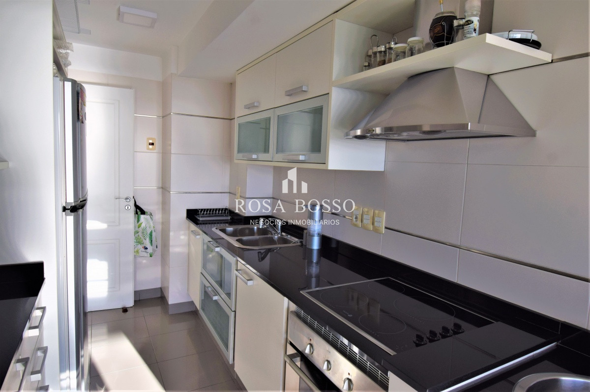Apartamento ID.4976 - Apto, con hermosa ubicación, cerquita de todo, conrad, gorlero, playa, certros comerciales y más. 