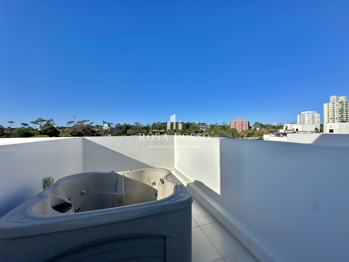 Apartamento ID.9585 - Penthouse Venta Playa Mansa Punta del Este