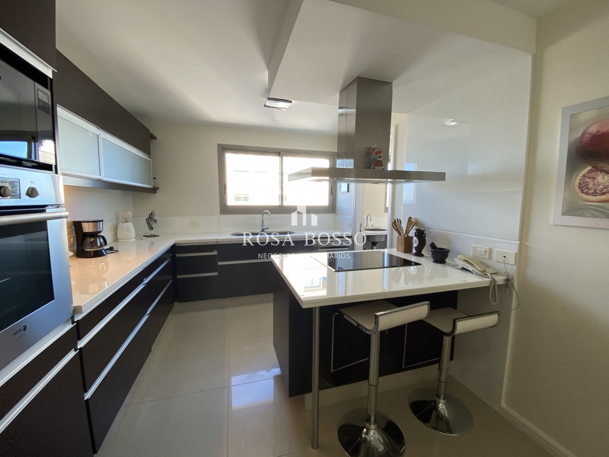 Apartamento ID.5741 - Apartamento 4 dormitorios  Garaje  vista Playa Brava  Punta del Este, Uruguay