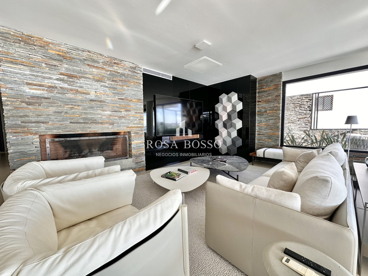 Apartamento ID.9882 - Apartamento en Alquiler Exclusivo 4 Dormitorios Península, Punta del Este