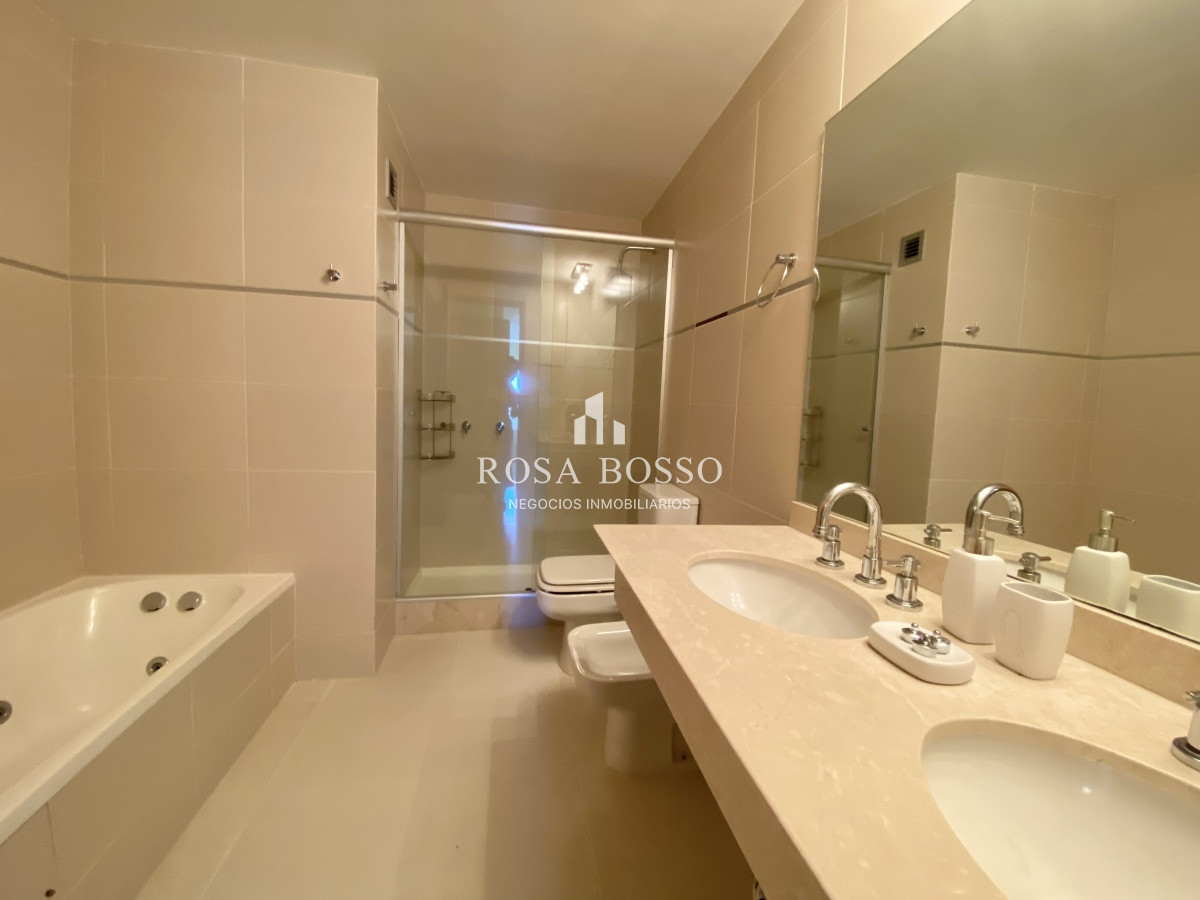 Apartamento ID.2197 - Apartamento, Venta, 2 dormitorios, Mansa, Punta del Este, piso alto