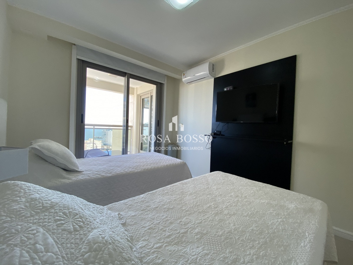 Apartamento ID.5741 - Apartamento 4 dormitorios  Garaje  vista Playa Brava  Punta del Este, Uruguay