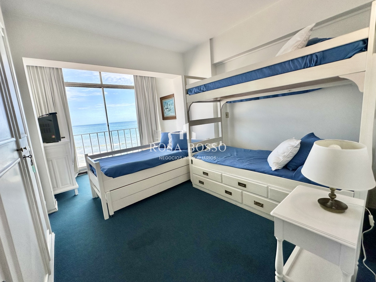 Apartamento ID.8864 - Apartamento Venta 4 dormitorios Península Punta del Este con Vista