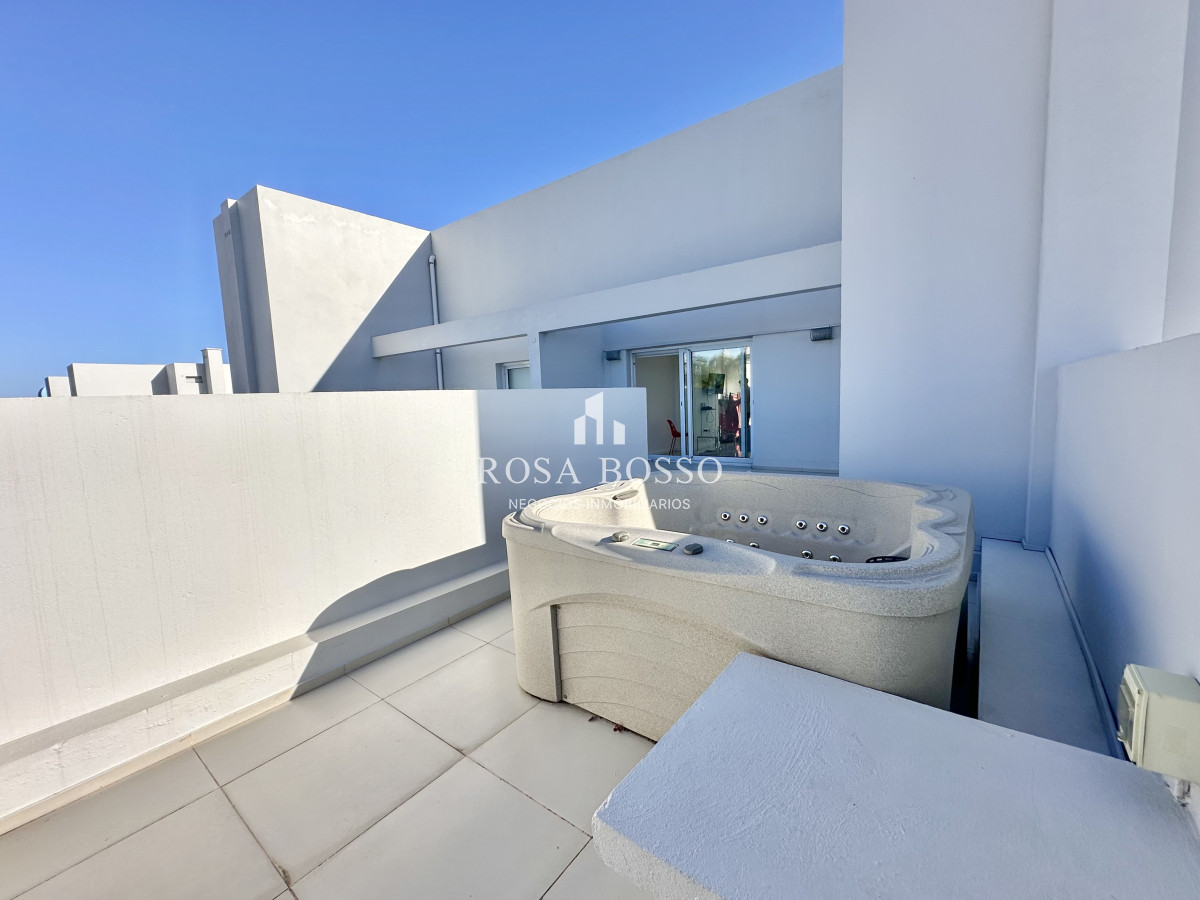 Apartamento ID.9585 - Penthouse Venta Playa Mansa Punta del Este