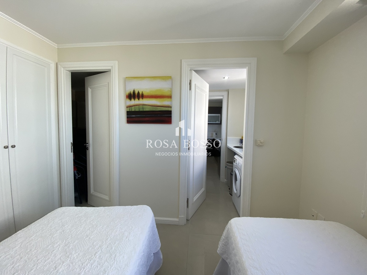 Apartamento ID.5741 - Apartamento 4 dormitorios  Garaje  vista Playa Brava  Punta del Este, Uruguay