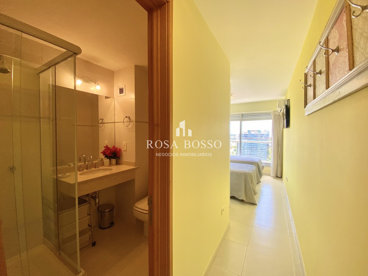 Apartamento ID.2197 - Apartamento, Venta, 2 dormitorios, Mansa, Punta del Este, piso alto