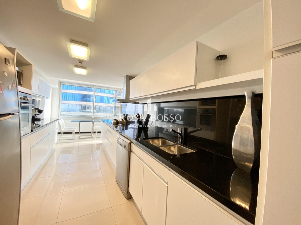 Apartamento ID.5813 - Espectacular Apartamento frente a playa brava 