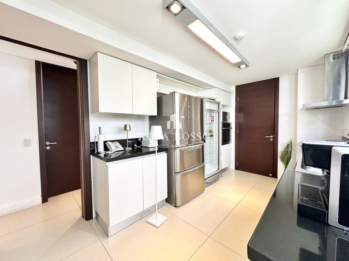 Apartamento ID.9882 - Apartamento en Alquiler Exclusivo 4 Dormitorios Península, Punta del Este