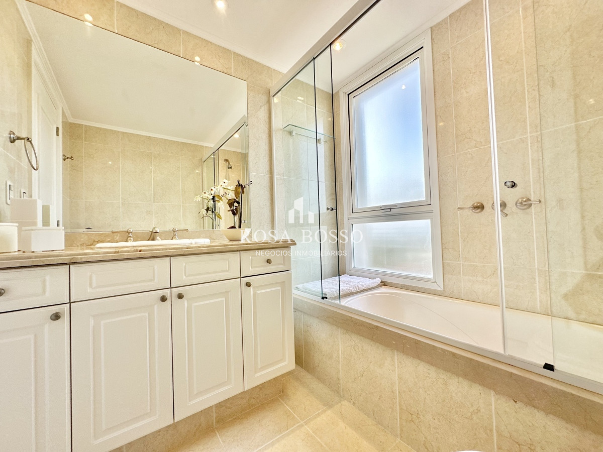 Apartamento ID.9348 - Apartamento Le Jardín Venta 3 dormitorios  Mansa  Punta del Este