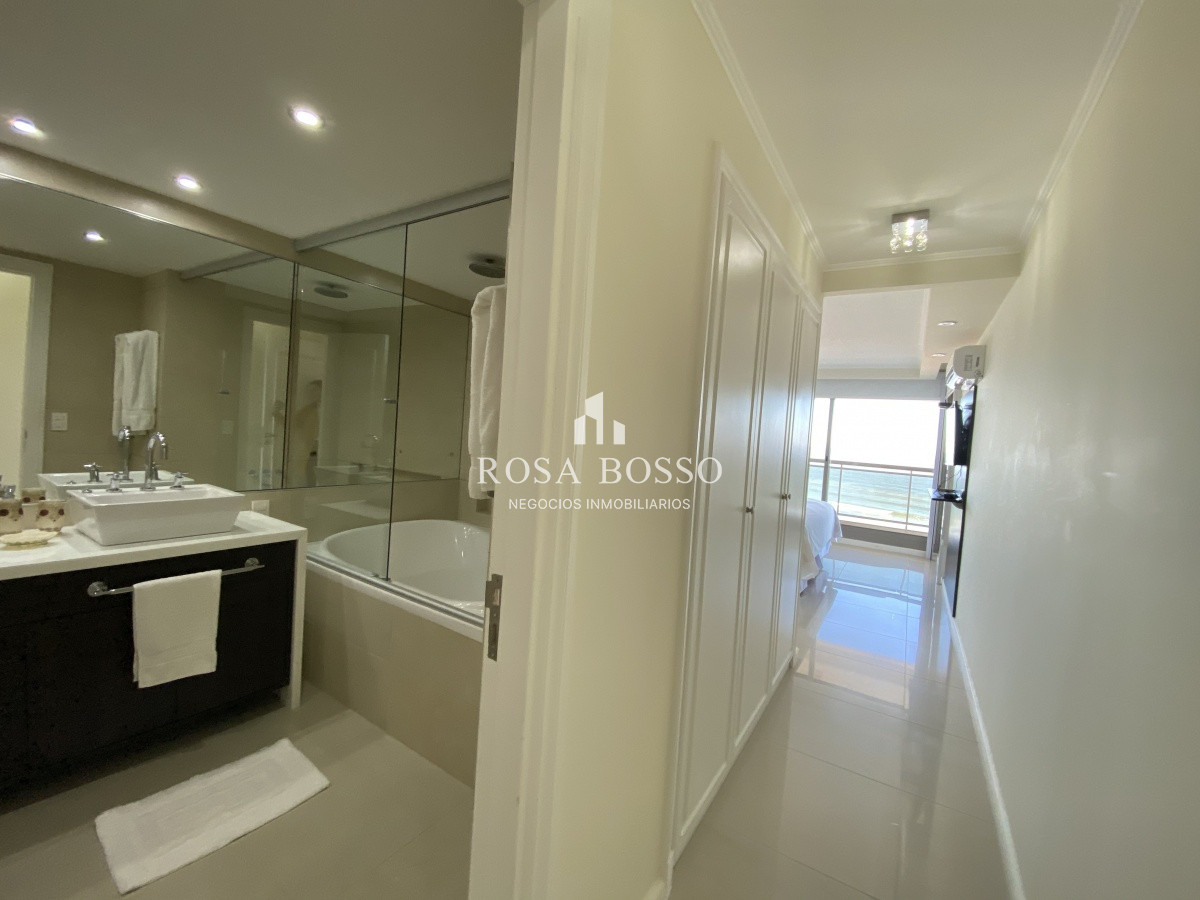 Apartamento ID.5741 - Apartamento 4 dormitorios  Garaje  vista Playa Brava  Punta del Este, Uruguay