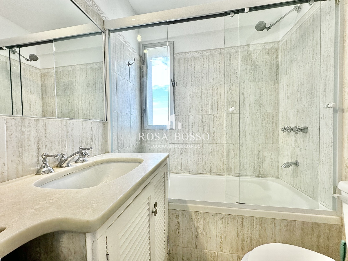 Apartamento ID.8864 - Apartamento Venta 4 dormitorios Península Punta del Este con Vista