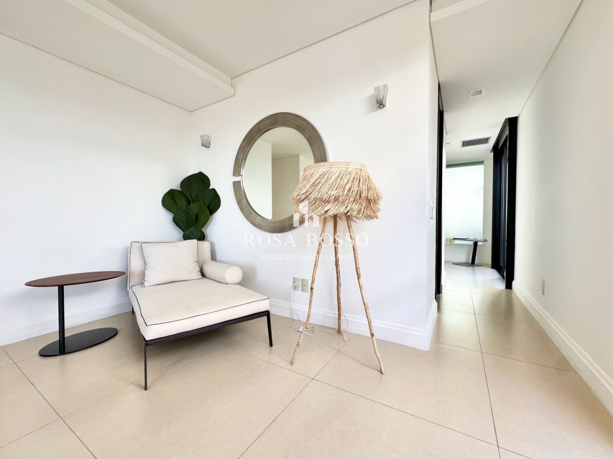 Apartamento ID.9882 - Apartamento en Alquiler Exclusivo 4 Dormitorios Península, Punta del Este